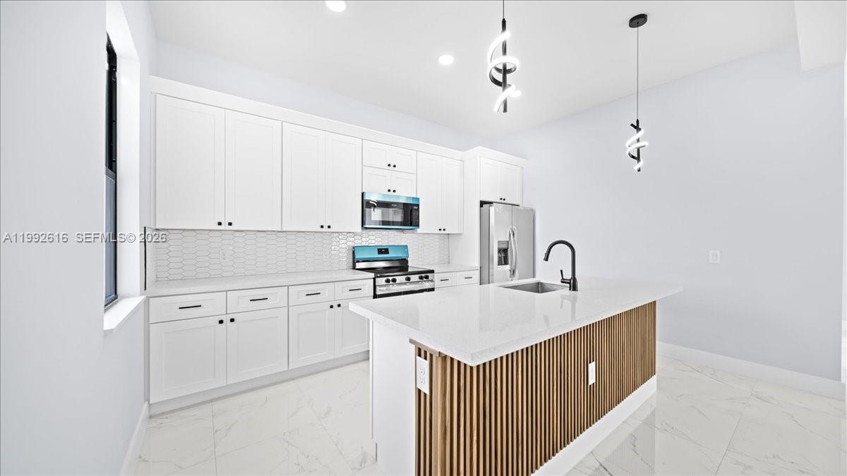 1201 15th Ter Cape Coral, FL 33909