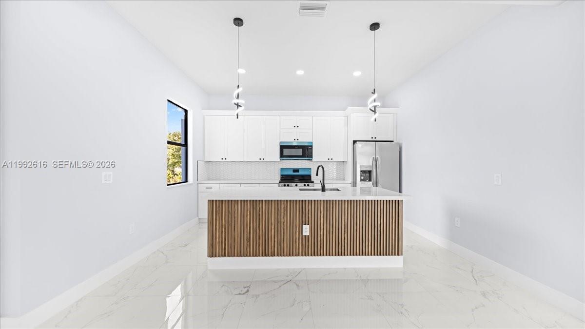 1201 15th Ter Cape Coral, FL 33909