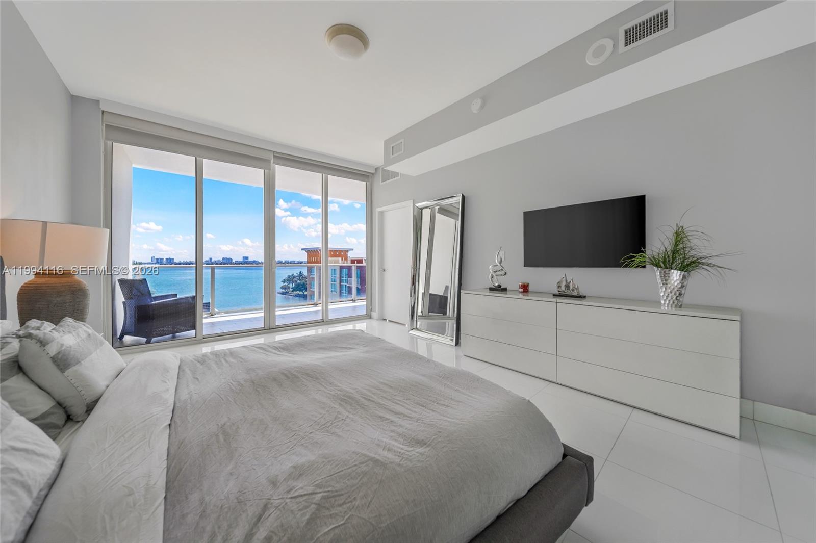 image Paramount Bay12