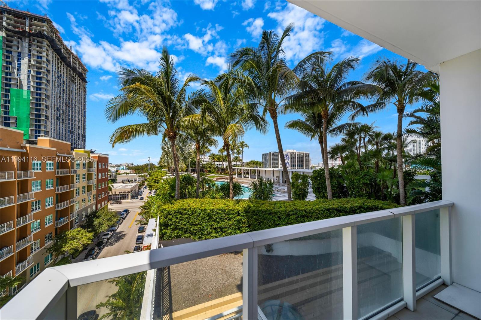 image Paramount Bay21