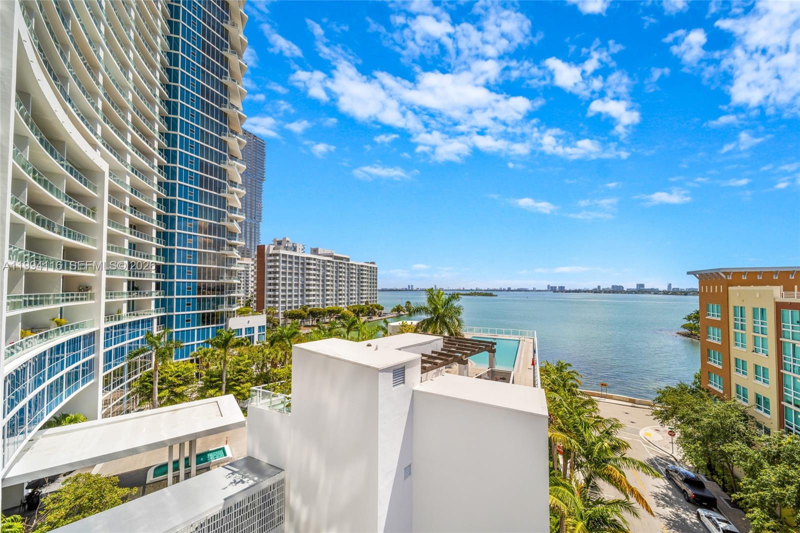 image Paramount Bay25