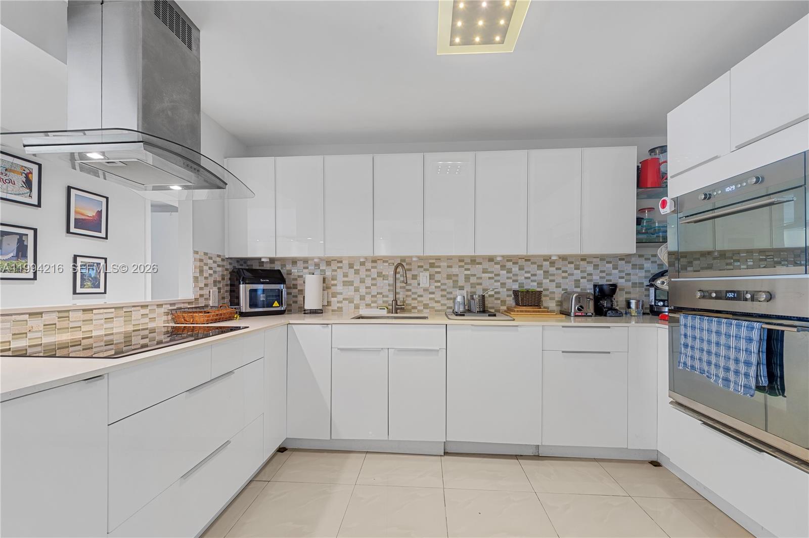 image Arlen House East15