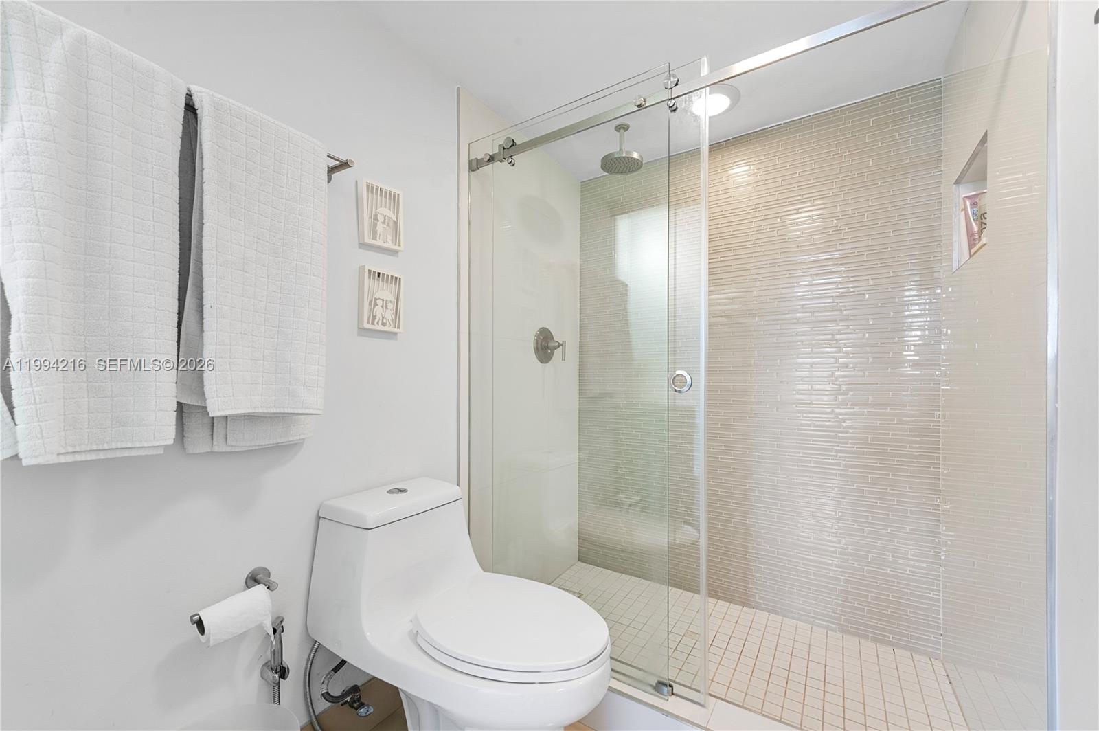 image Arlen House East17