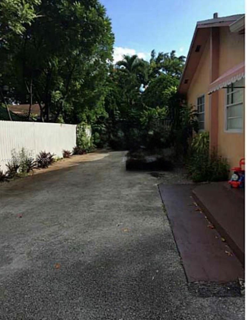 2528 SW 16th St Miami, FL 33145