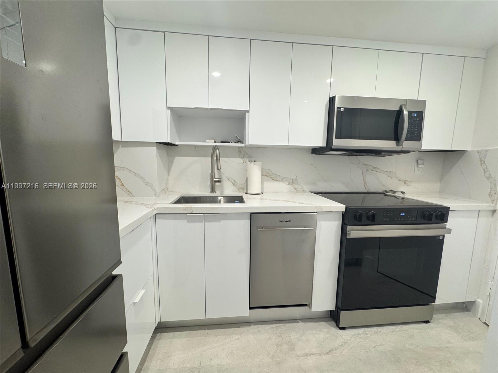 2899 Collins Ave #424 Miami Beach, FL 33140