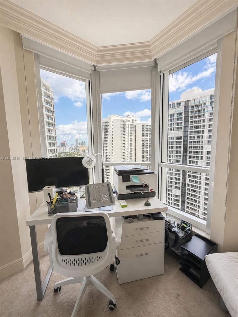 21055 Yacht Clb Dr #2403 Aventura, FL 33180