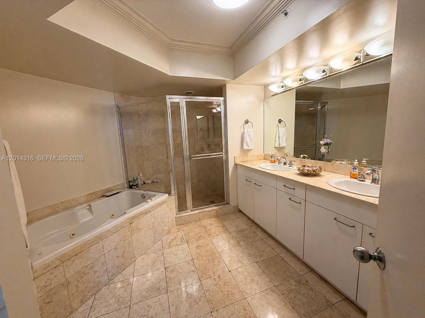 21055 Yacht Clb Dr #2403 Aventura, FL 33180