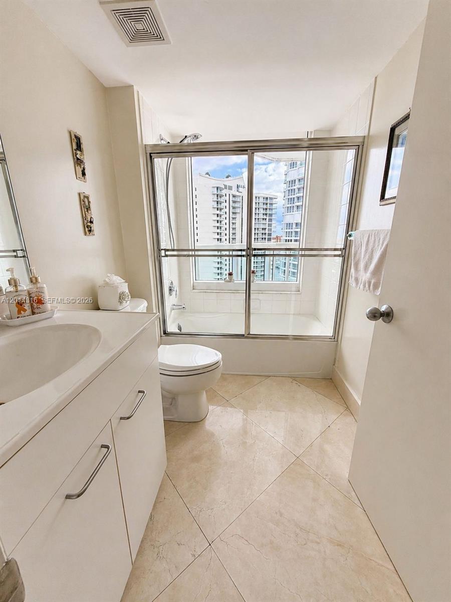 21055 Yacht Clb Dr #2403 Aventura, FL 33180