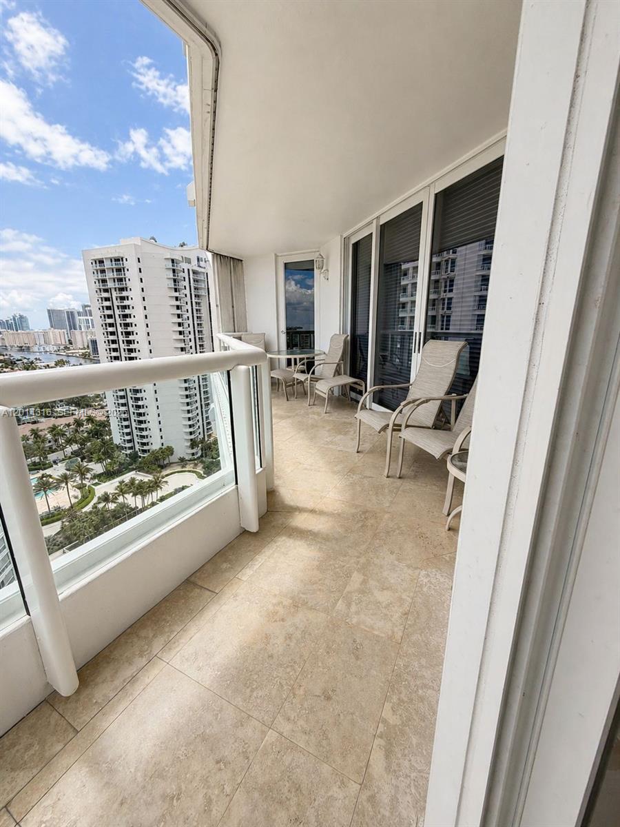 21055 Yacht Clb Dr #2403 Aventura, FL 33180