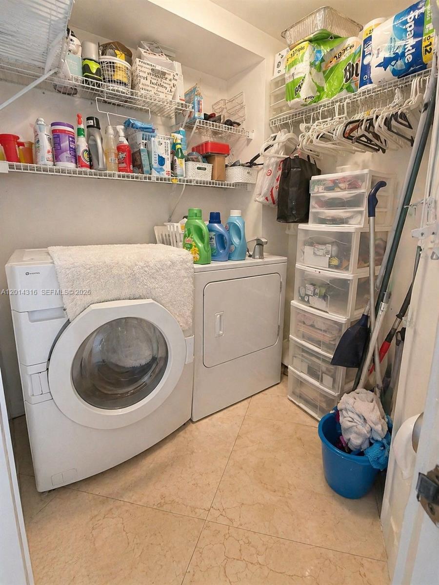 21055 Yacht Clb Dr #2403 Aventura, FL 33180