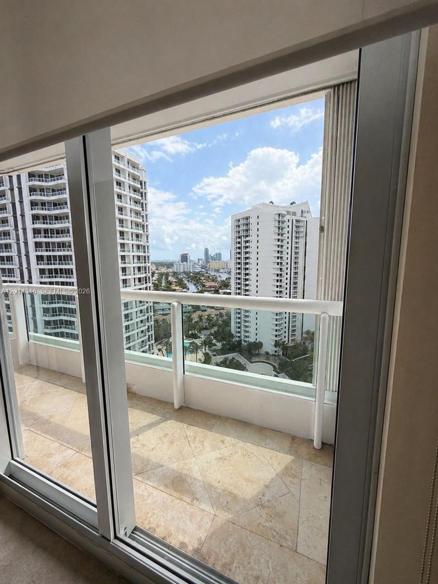 21055 Yacht Clb Dr #2403 Aventura, FL 33180