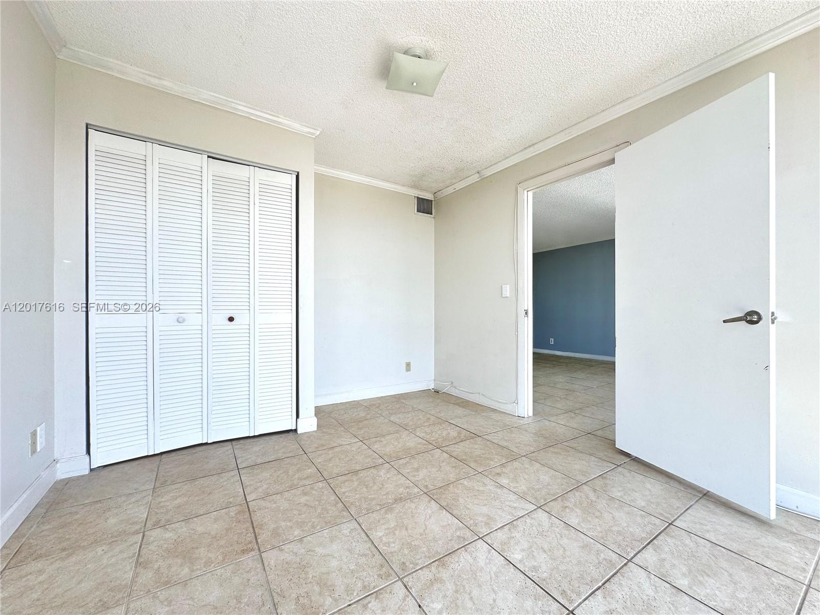 800 Parkview Dr #1007 Hallandale Beach, FL 33009