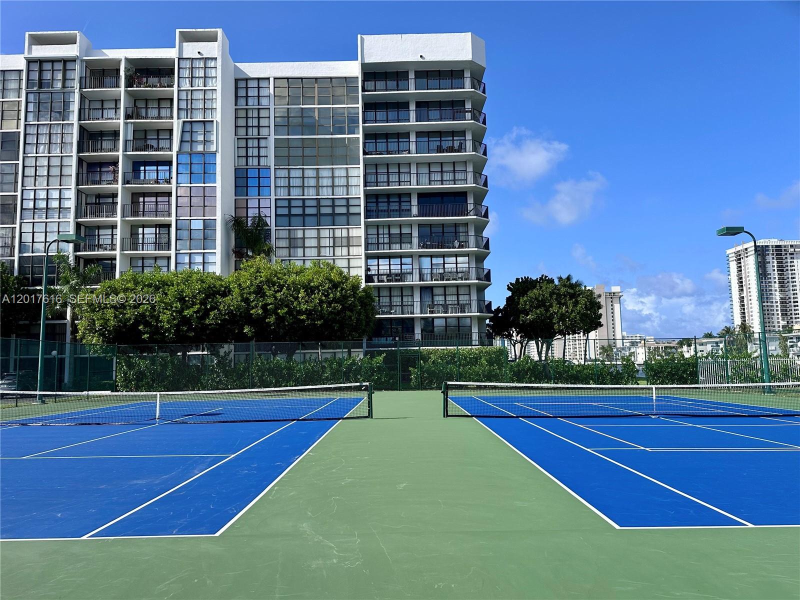 800 Parkview Dr #1007 Hallandale Beach, FL 33009