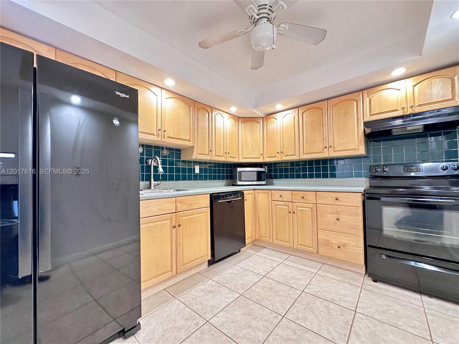 800 Parkview Dr #1007 Hallandale Beach, FL 33009