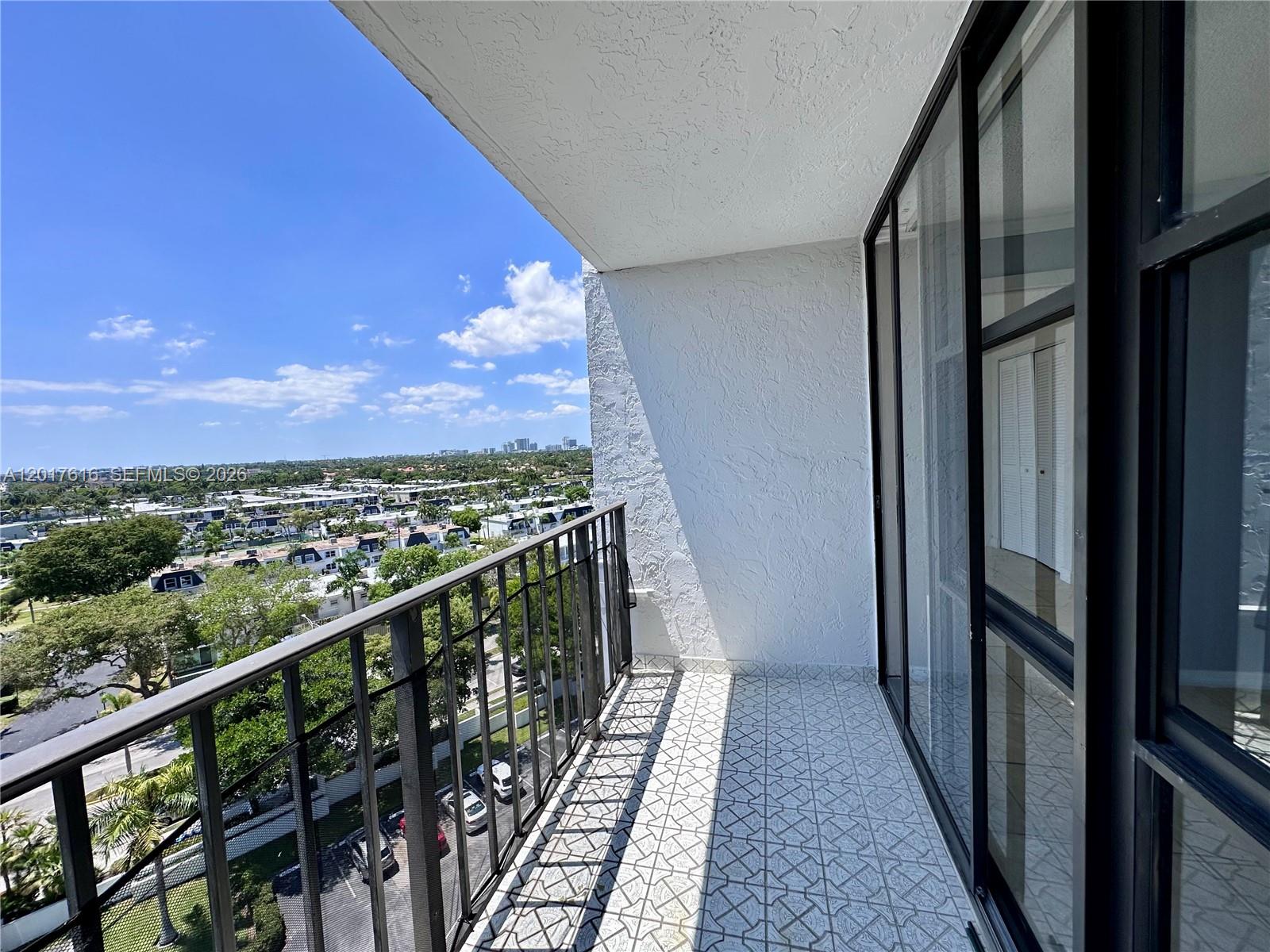 800 Parkview Dr #1007 Hallandale Beach, FL 33009