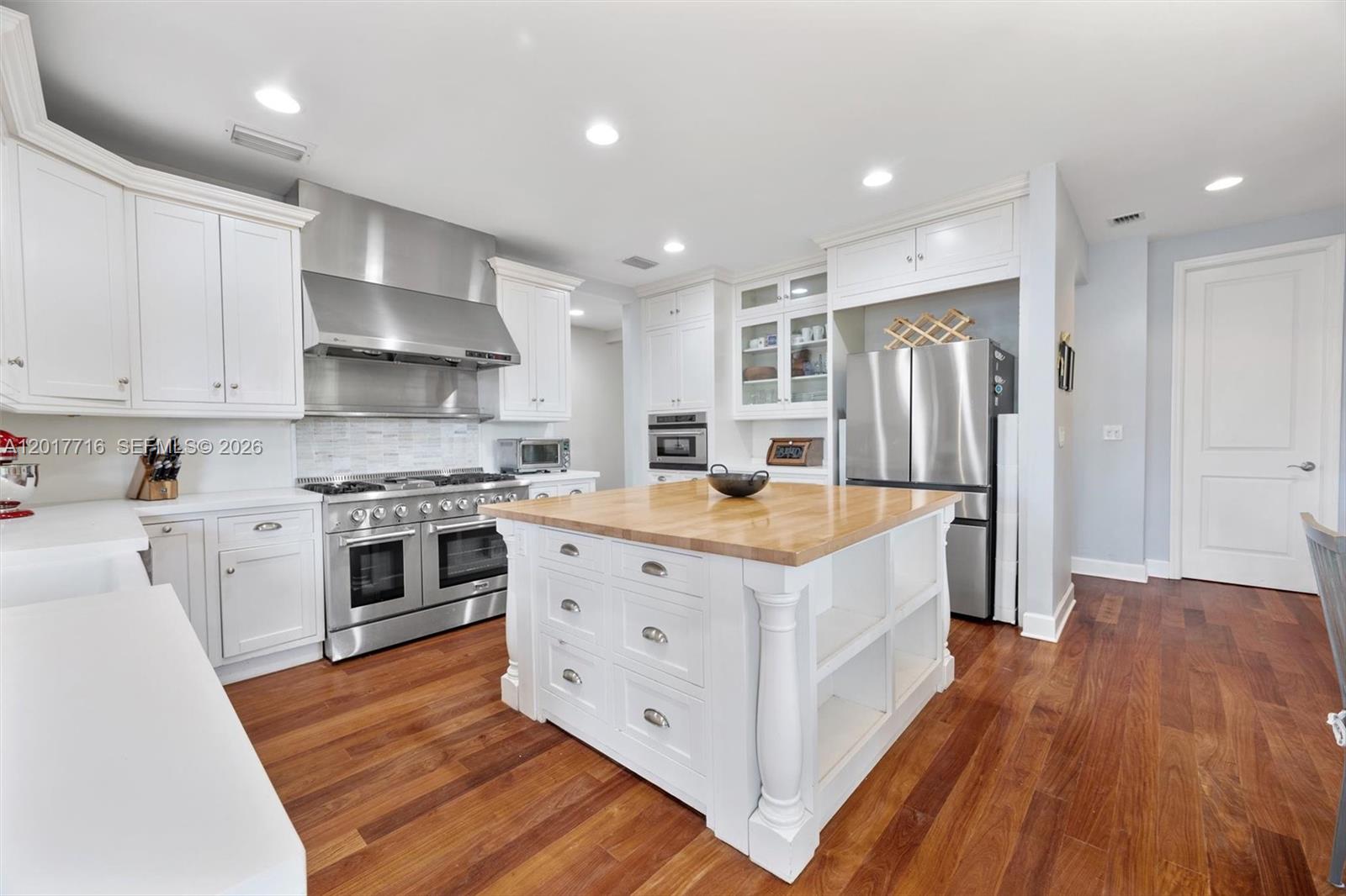 2310 Bayview Ln North Miami, FL 33181