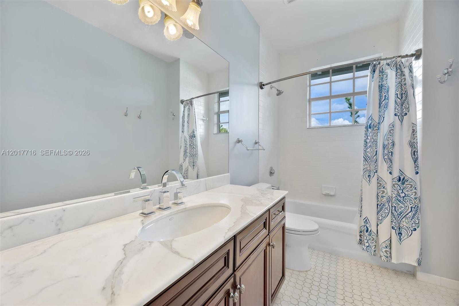 2310 Bayview Ln North Miami, FL 33181
