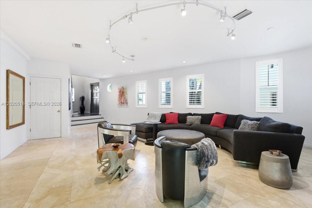 2917 Jackson Ave #6 Miami, FL 33133