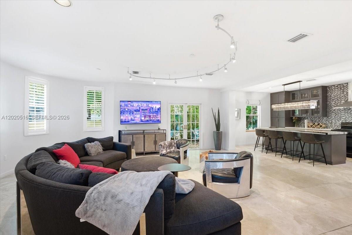 2917 Jackson Ave #6 Miami, FL 33133