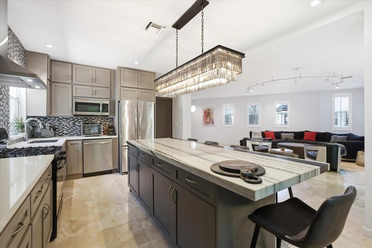 2917 Jackson Ave #6 Miami, FL 33133