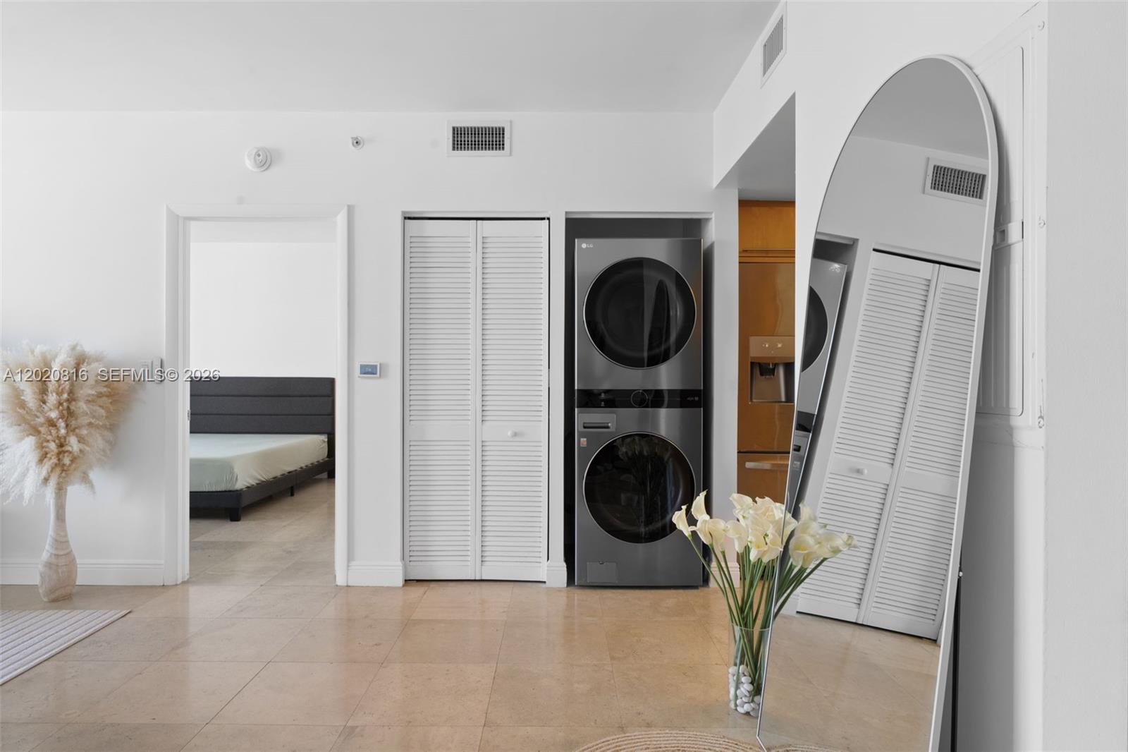 6365 Collins Ave #1909 Miami Beach, FL 33141