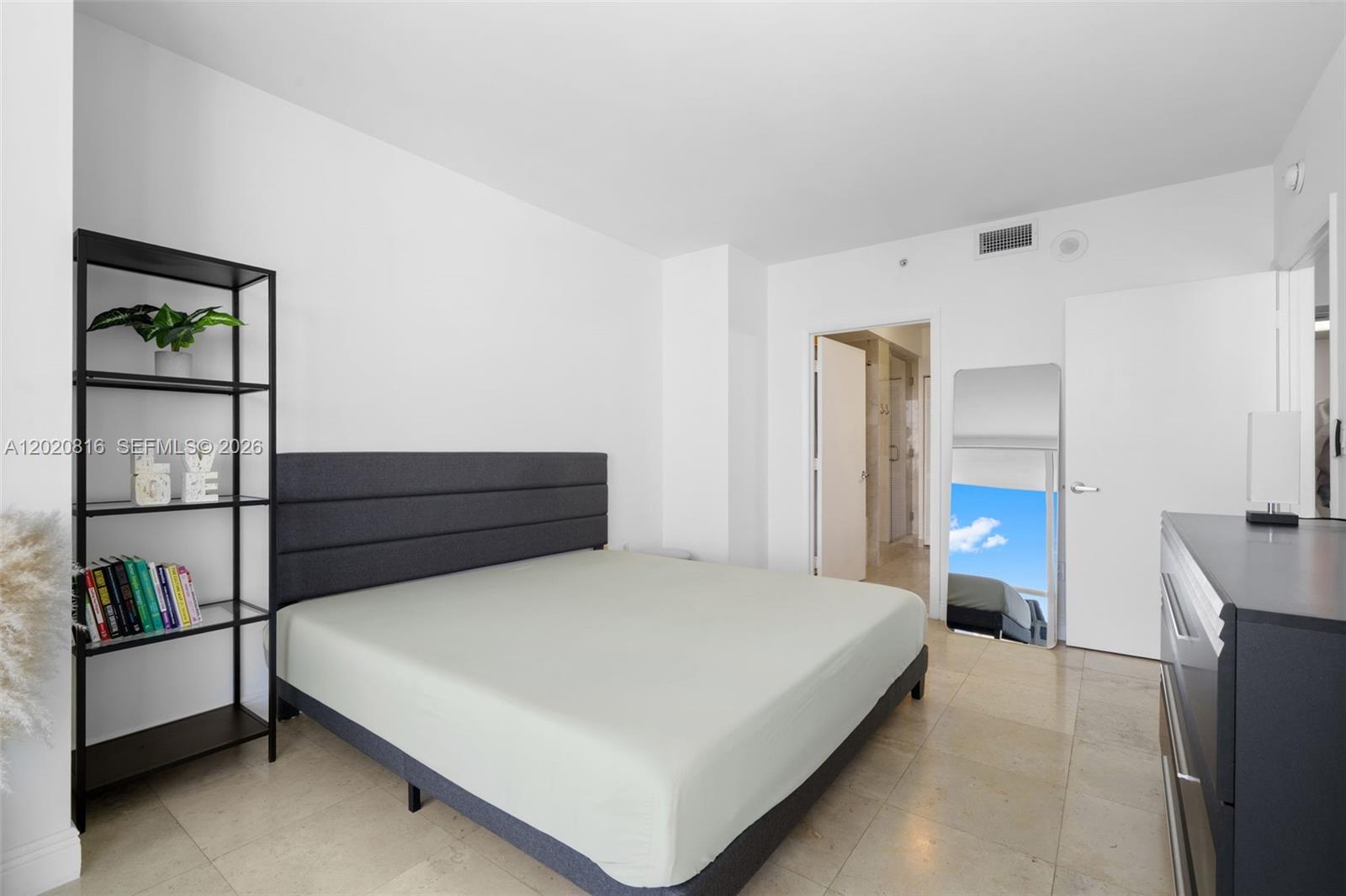 6365 Collins Ave #1909 Miami Beach, FL 33141
