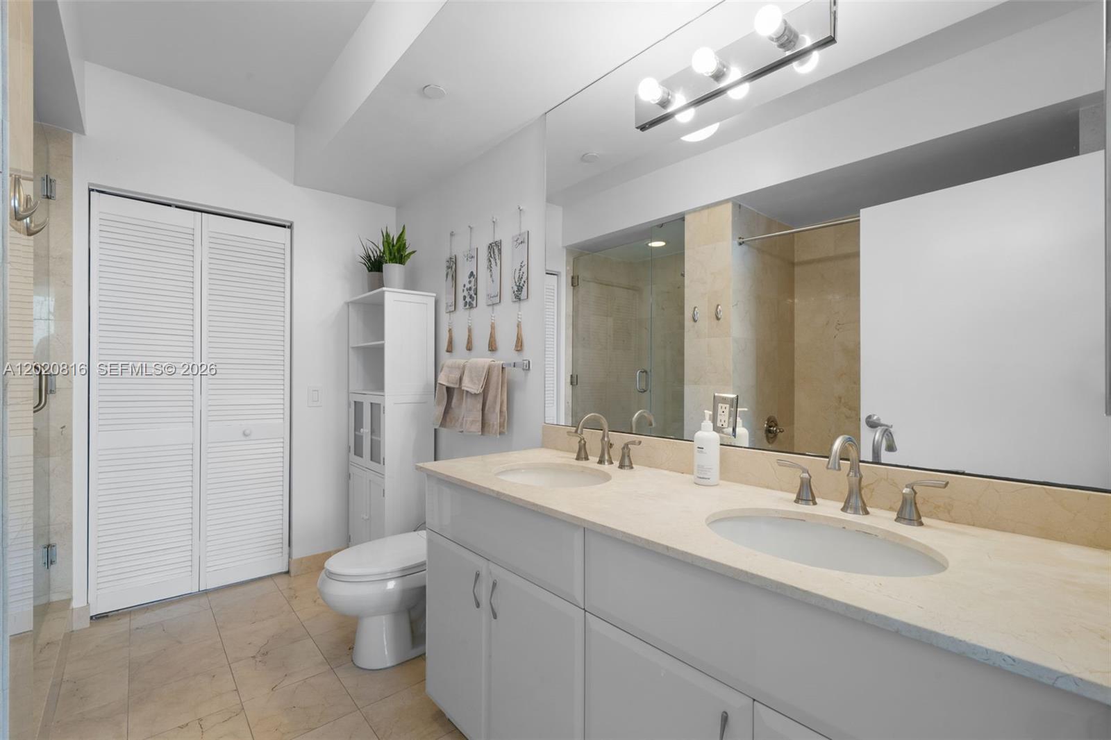 6365 Collins Ave #1909 Miami Beach, FL 33141