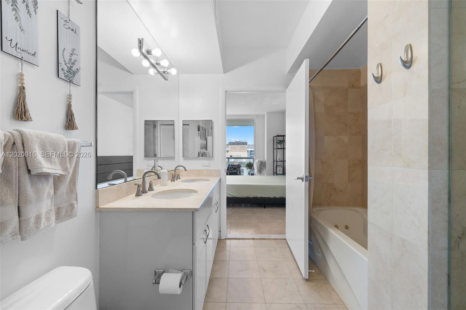 6365 Collins Ave #1909 Miami Beach, FL 33141