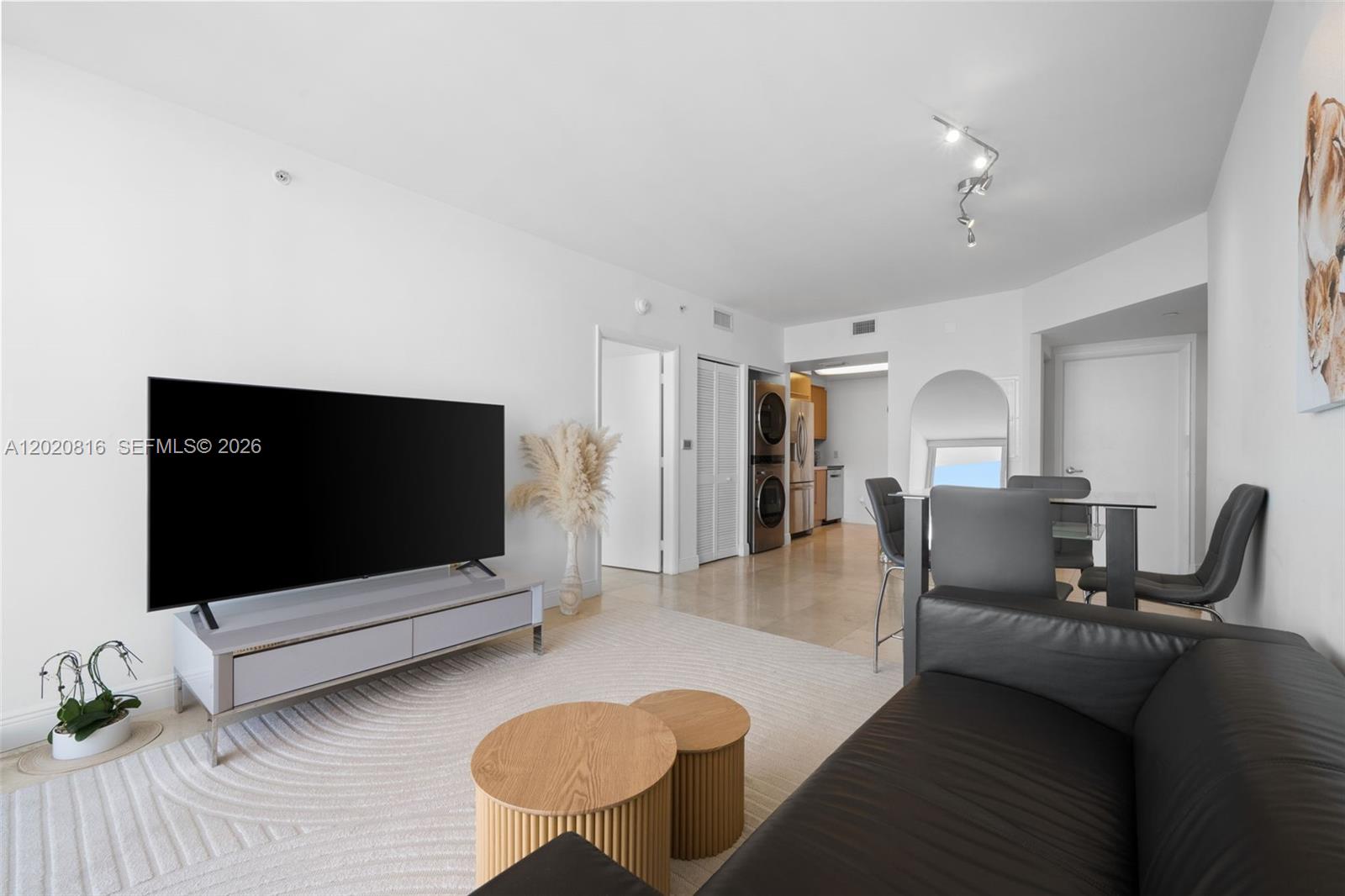 6365 Collins Ave #1909 Miami Beach, FL 33141