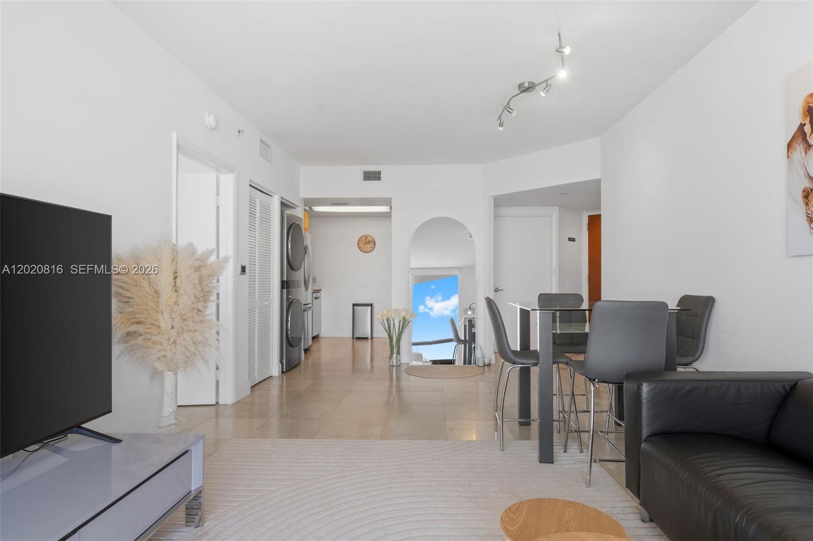 6365 Collins Ave #1909 Miami Beach, FL 33141