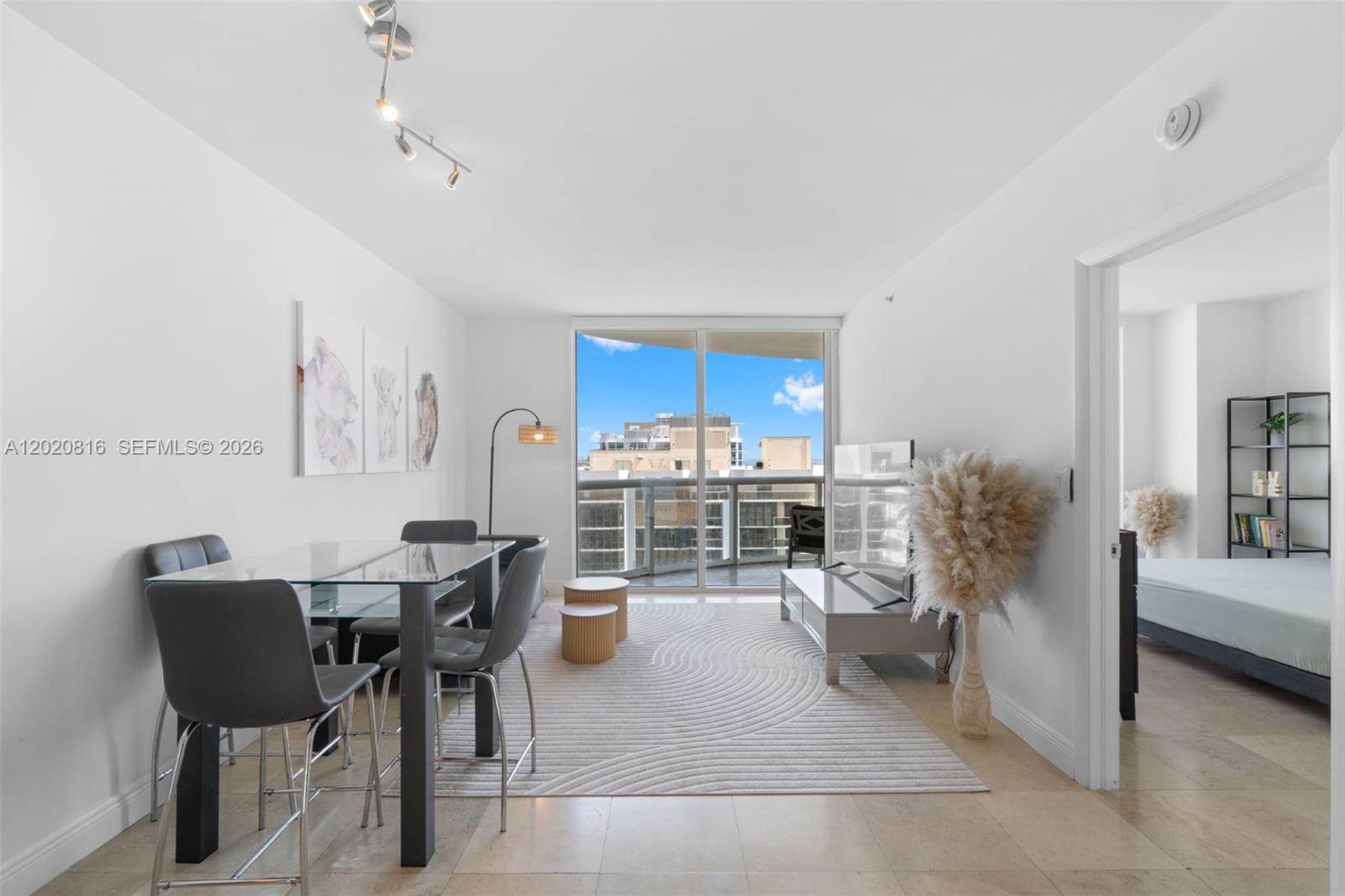 6365 Collins Ave #1909 Miami Beach, FL 33141