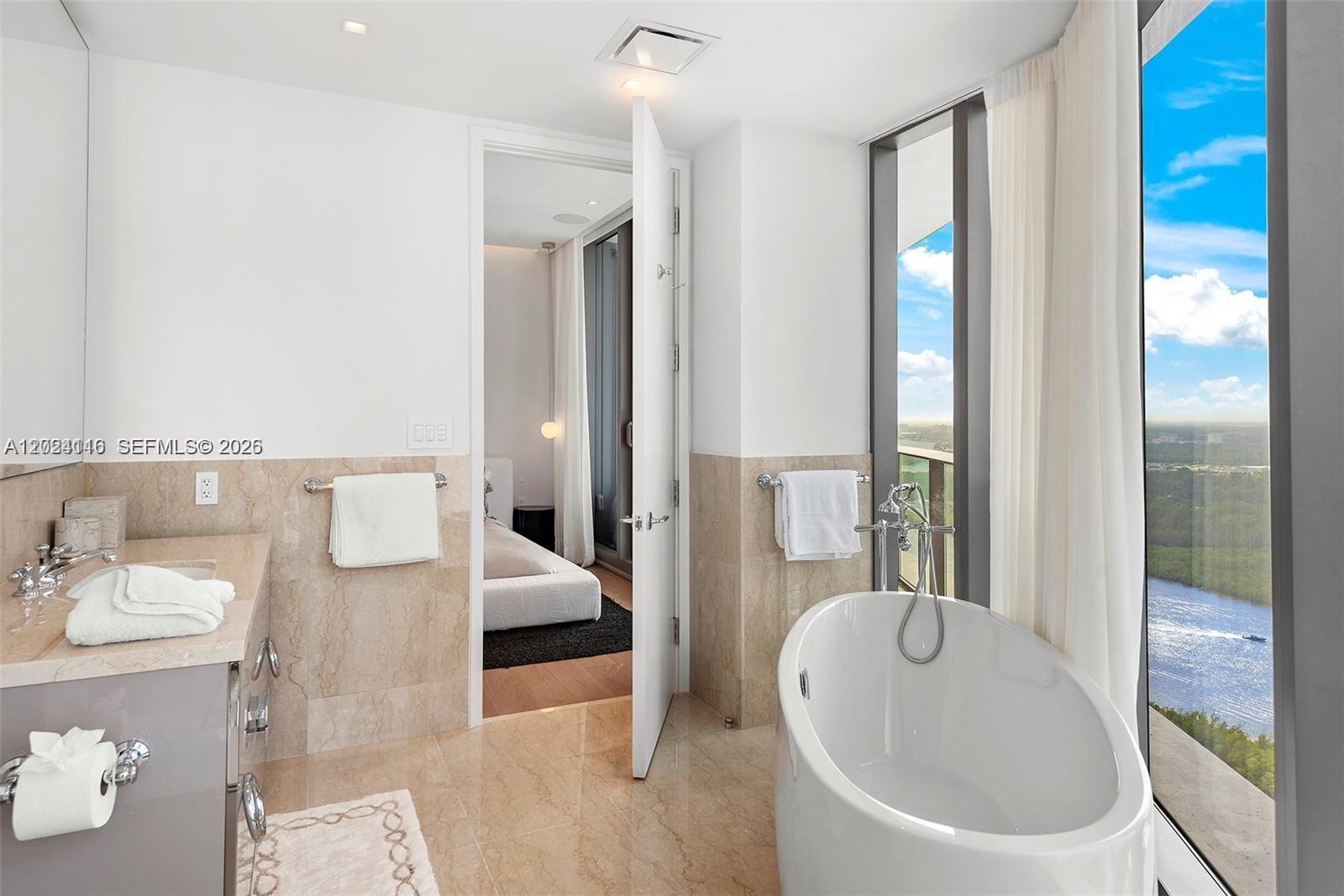 15701 Collins Ave #4105 Sunny Isles Beach, FL 33160