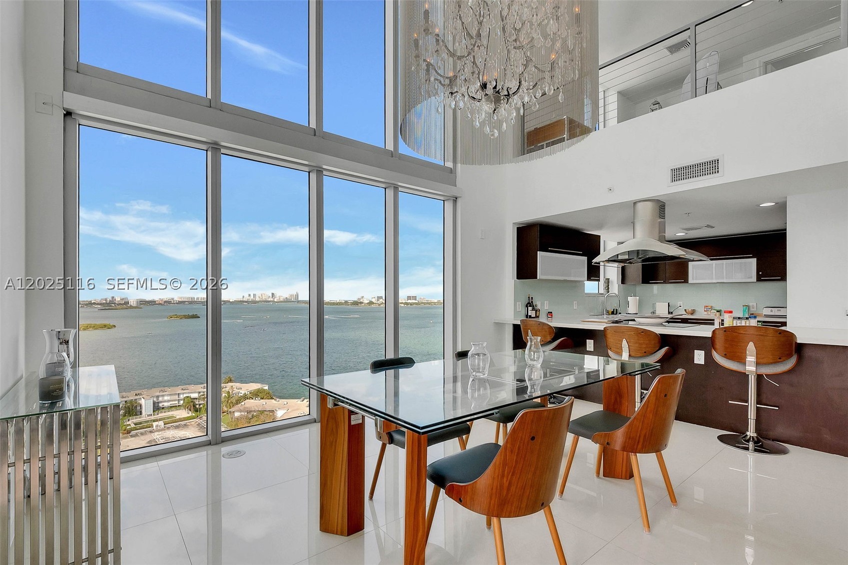 image Eloquence on the Bay0
