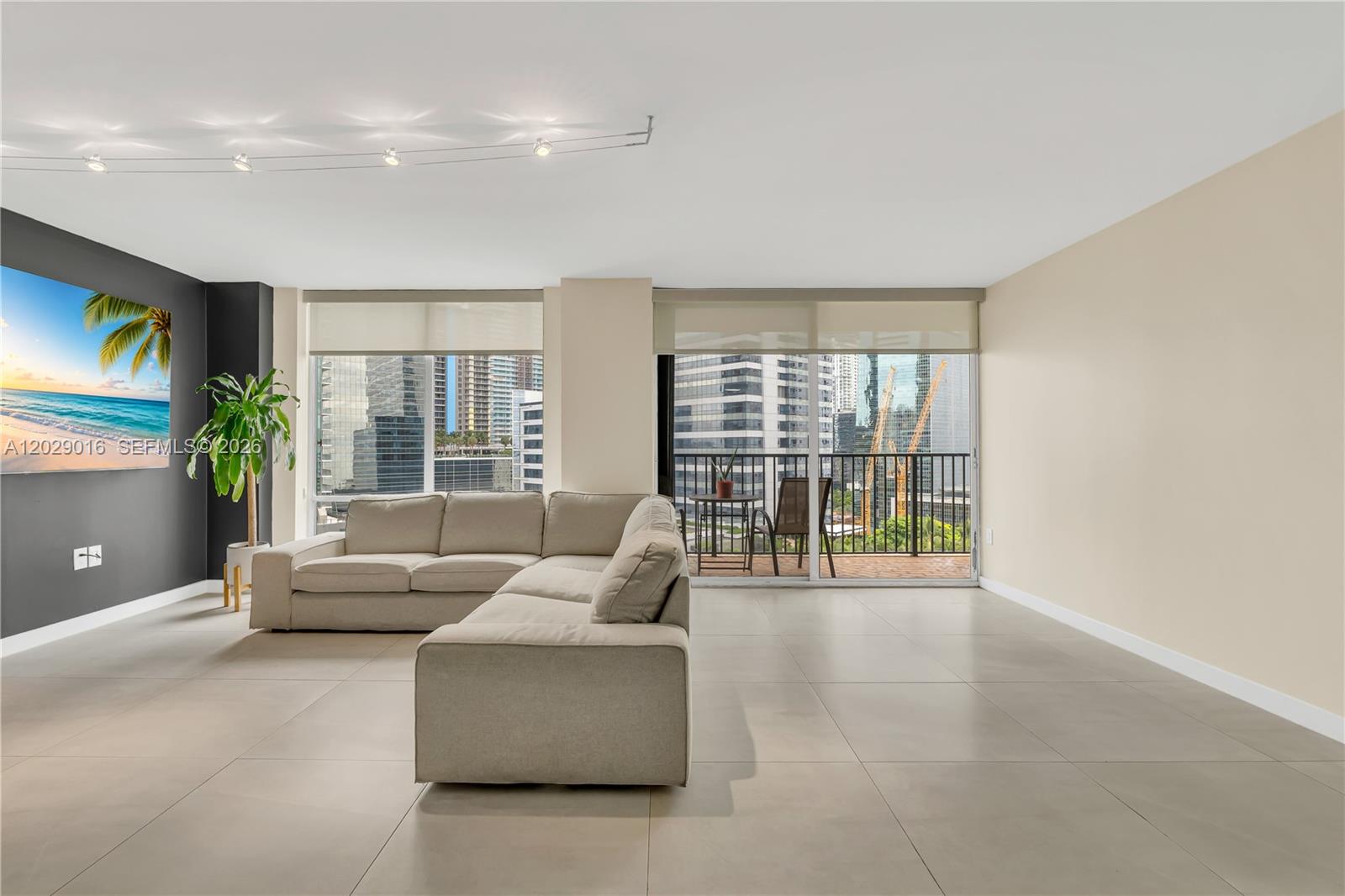 1450 Brickell Bay Dr #1815 Miami, FL 33131