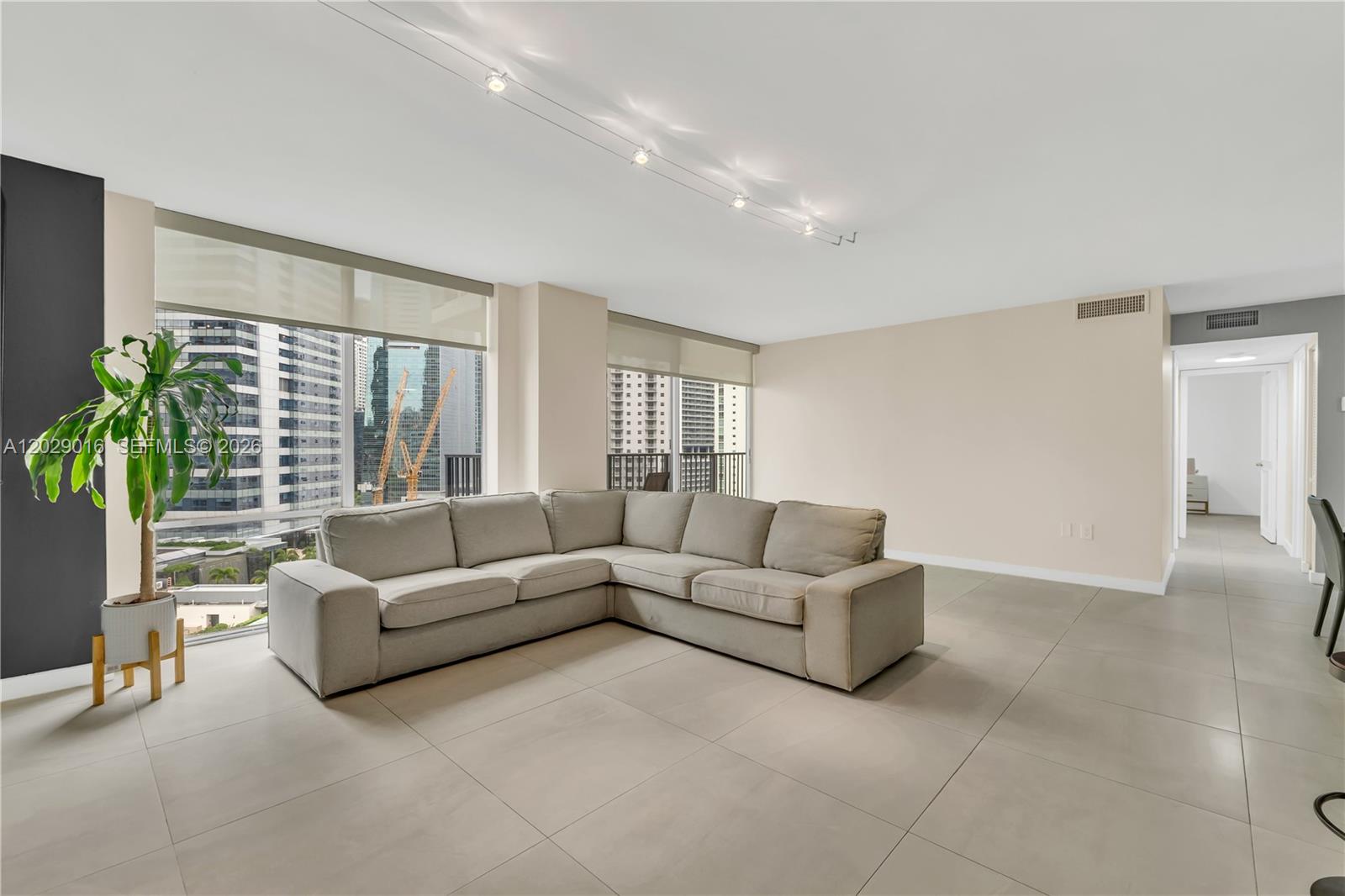 1450 Brickell Bay Dr #1815 Miami, FL 33131