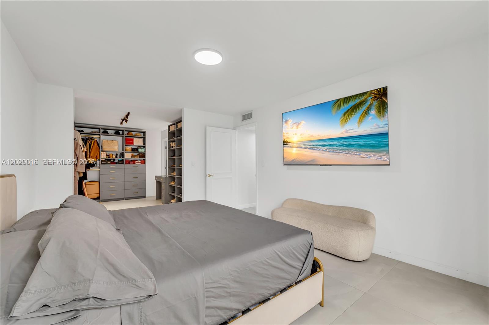 1450 Brickell Bay Dr #1815 Miami, FL 33131