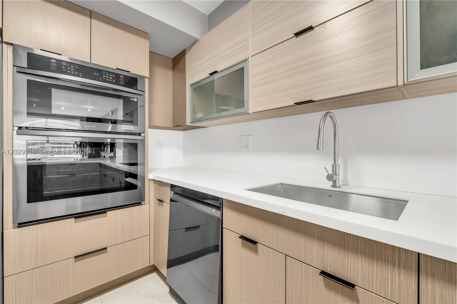 1450 Brickell Bay Dr #1815 Miami, FL 33131