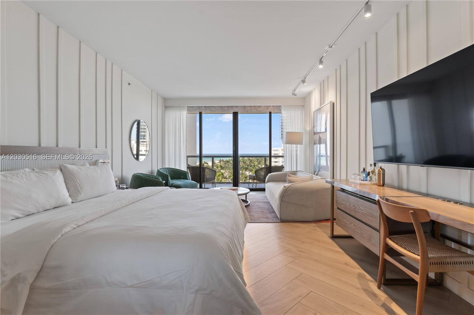 2201 Collins Ave #707 Miami Beach, FL 33139