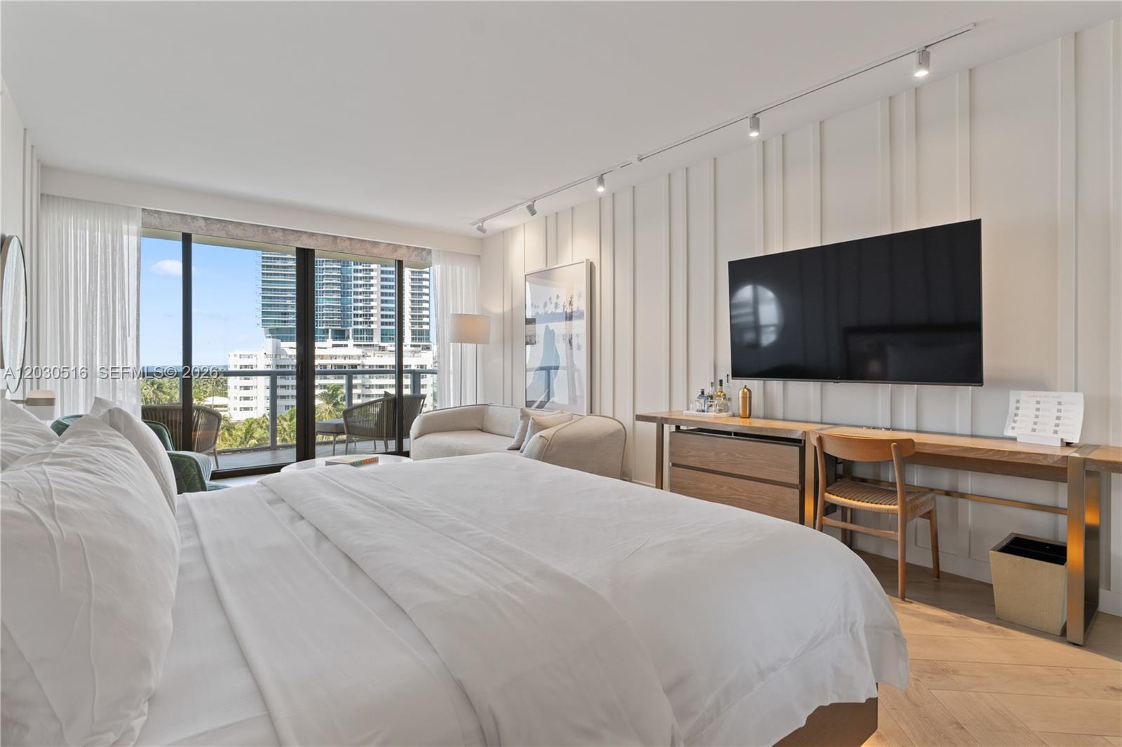 2201 Collins Ave #707 Miami Beach, FL 33139