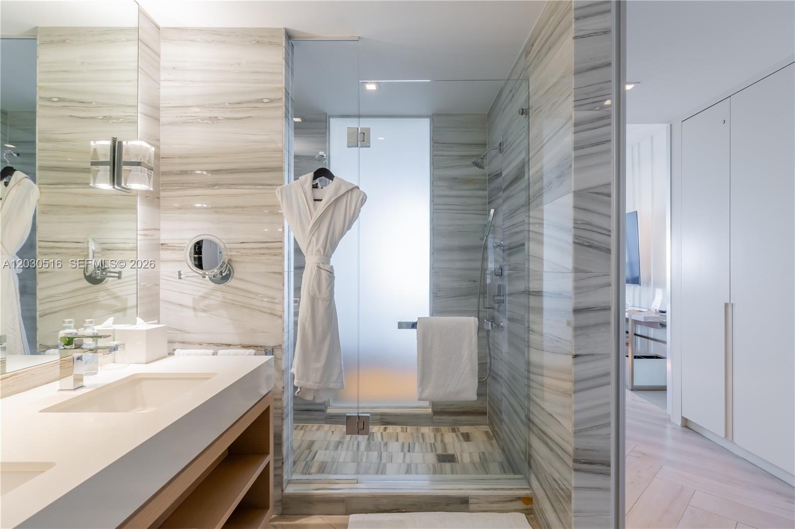 2201 Collins Ave #707 Miami Beach, FL 33139