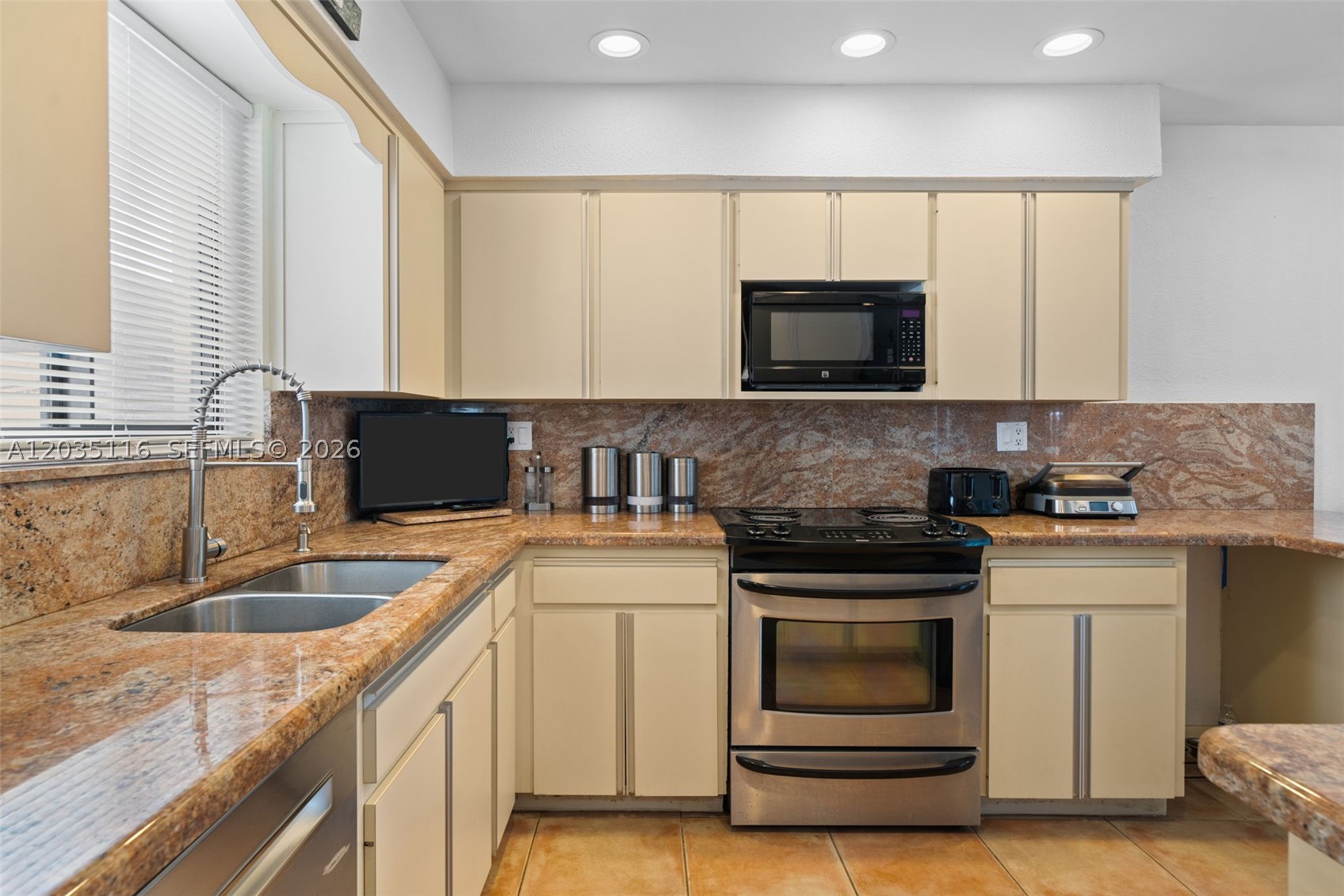 2447 SE 15th St Pompano Beach, FL 33062
