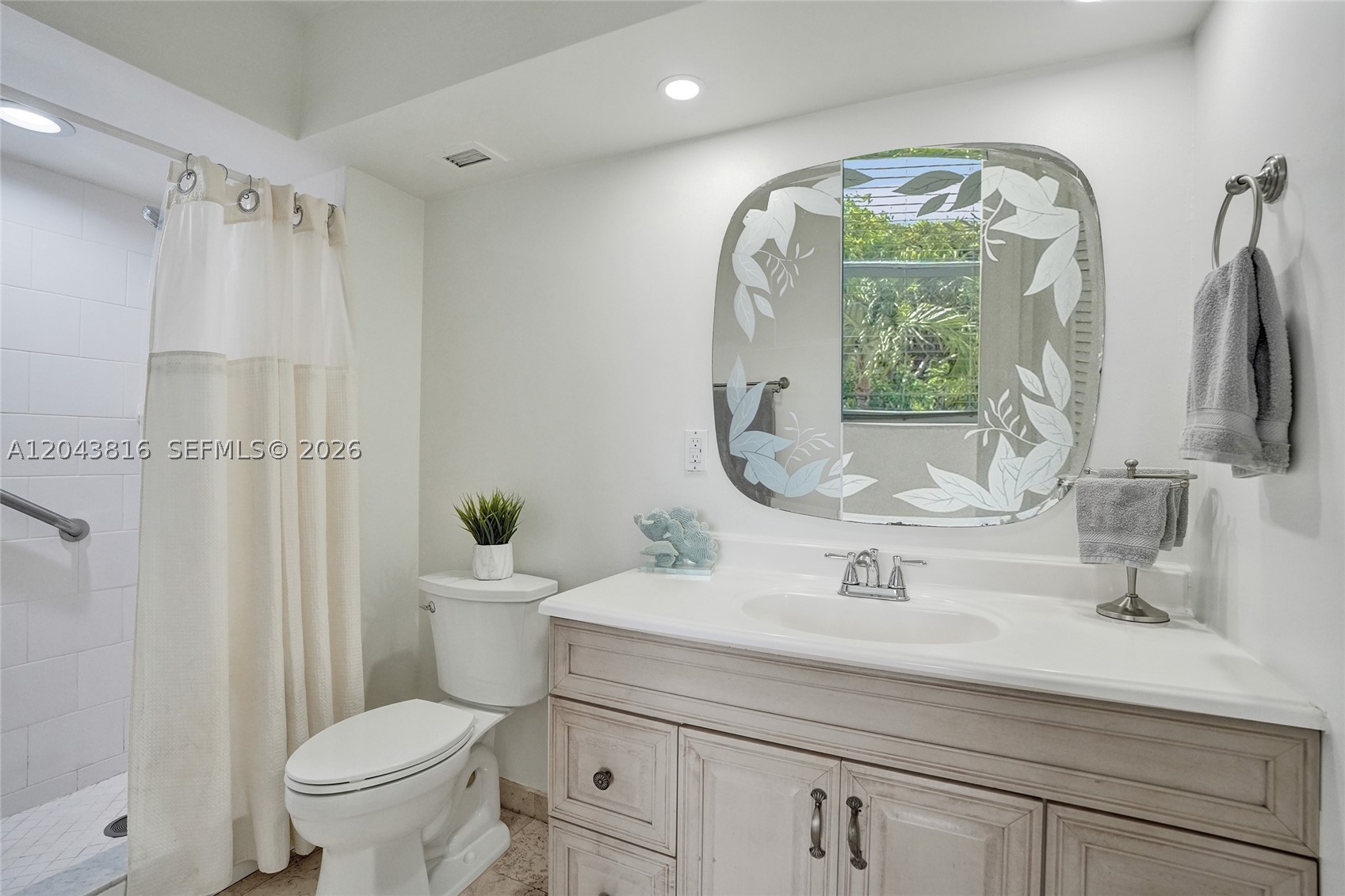 2639 N Riverside Dr #206 Pompano Beach, FL 33062