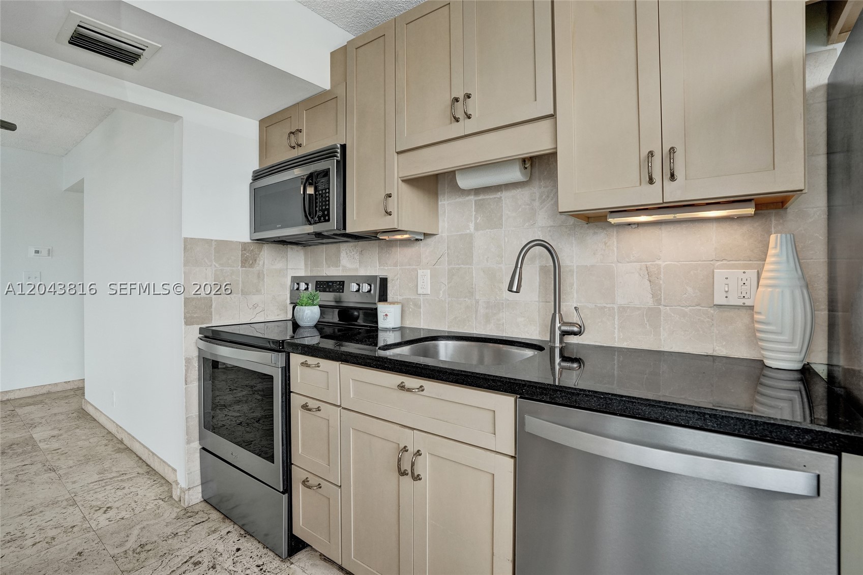 2639 N Riverside Dr #206 Pompano Beach, FL 33062