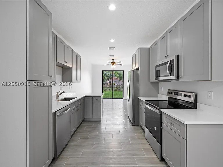 141 W 16th St