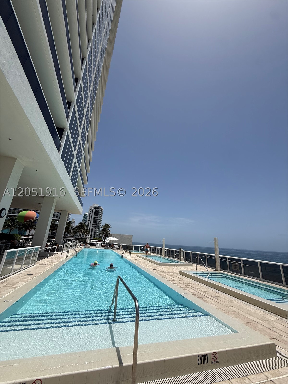 image Beach Club 27