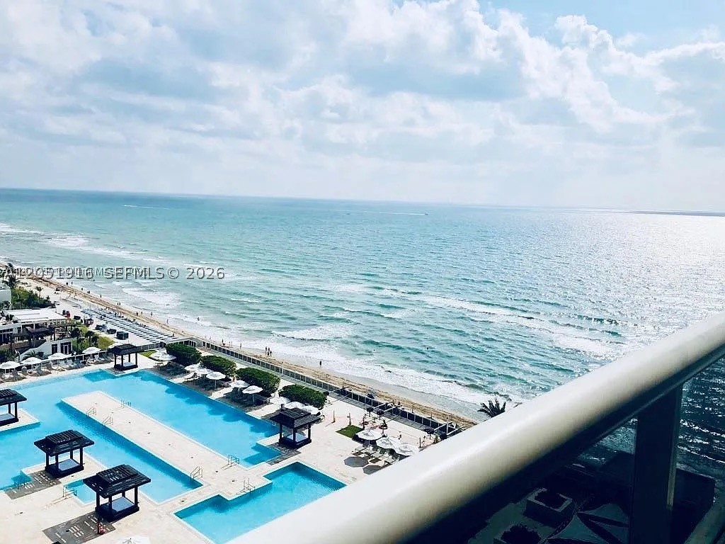 image Beach Club 28