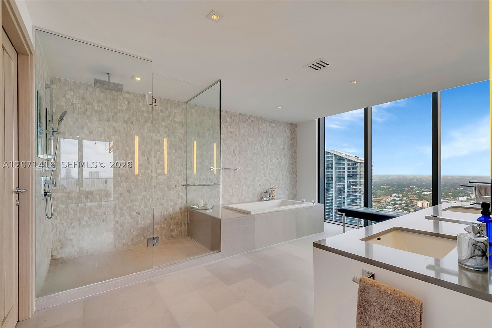 68 SE 6th St #3911 Miami, FL 33131