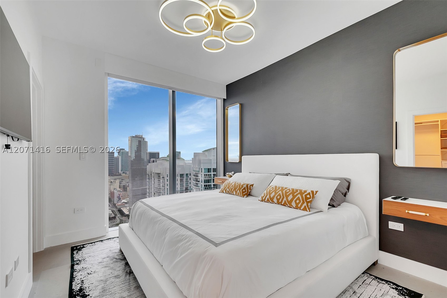 68 SE 6th St #3911 Miami, FL 33131
