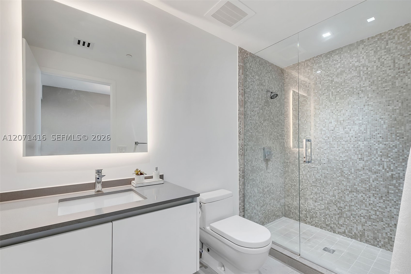 68 SE 6th St #3911 Miami, FL 33131