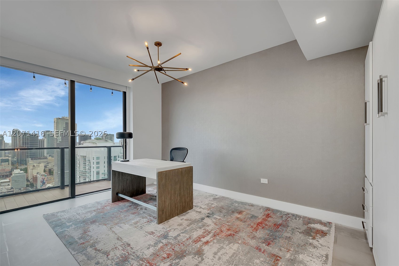 68 SE 6th St #3911 Miami, FL 33131